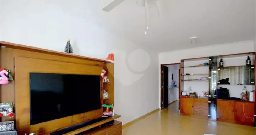 Casa com 3 quartos à venda na Rua Angaíba, --, Saúde, São Paulo