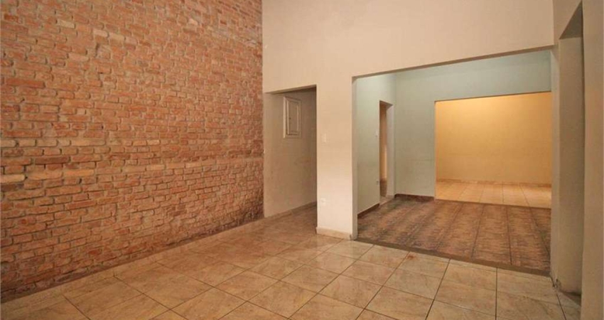 Casa térrea, reformada para comercio, restaurante, no bairro Planalto Paulista. Oportunidade.