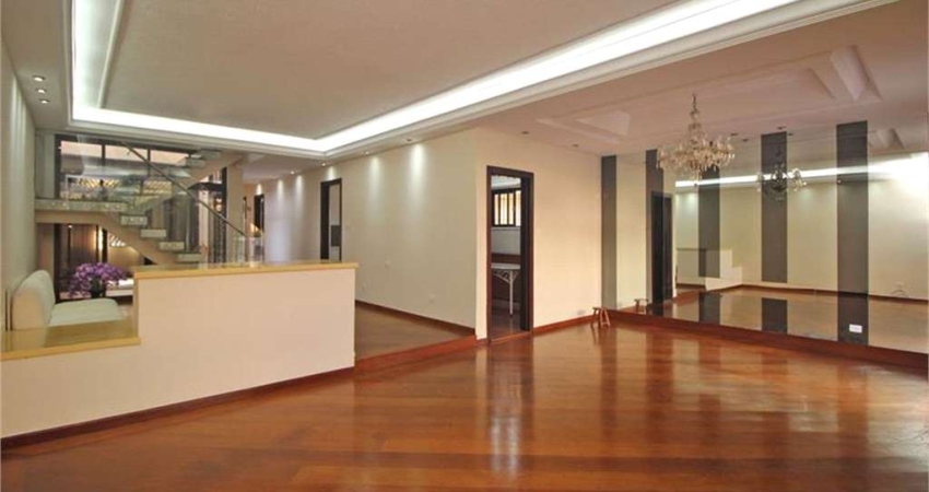 Sobrado à venda com 430m², 3 quartos e 3 suítes e 3 vagas no Planalto Paulista