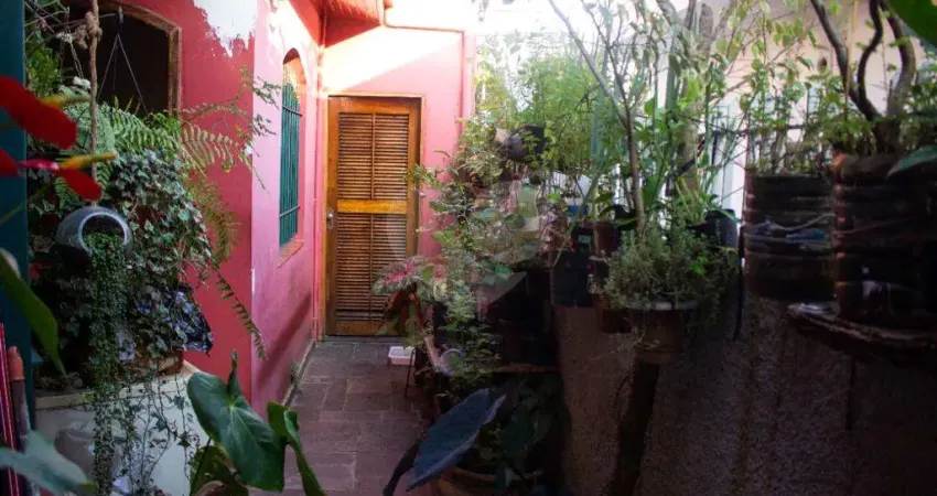 Sobrado com 3 dormitórios e 2 vagas na saúde. atende residencial e comercial. 290 m do metrô saúde