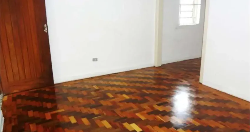 Sobrado com 3 quartos com edicula e quintal.