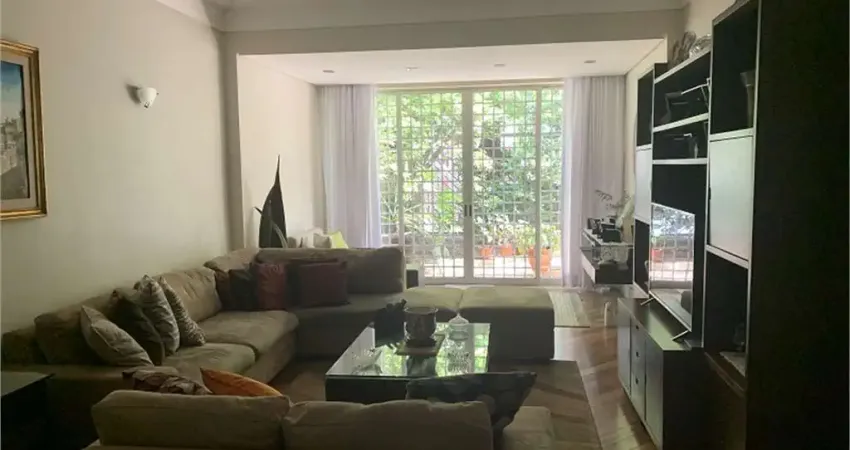 Casa térrea com 3 dormitórios no Brooklin