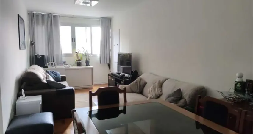 Apartamento próximo ao Mackenzie com 2 dormitórios, 2 banheiros e quarto de serviço.