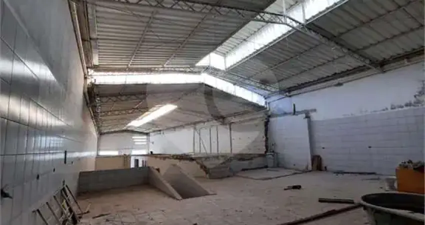 Galpão com 678 m² de área construída, com pé direito 12 metros a venda na vila romana. oportunidade!!