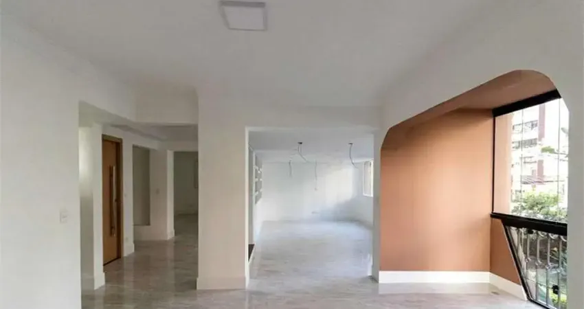 Apartamento à venda em moema, fora de rota! 210m², 3 dormitórios e 4 vagas de garagem