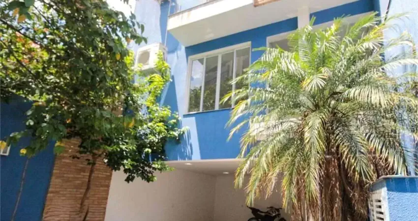 Maravilhoso sobrado todo reformado e com armários embutidos, garagem coberta há 1km do metrô Saúde