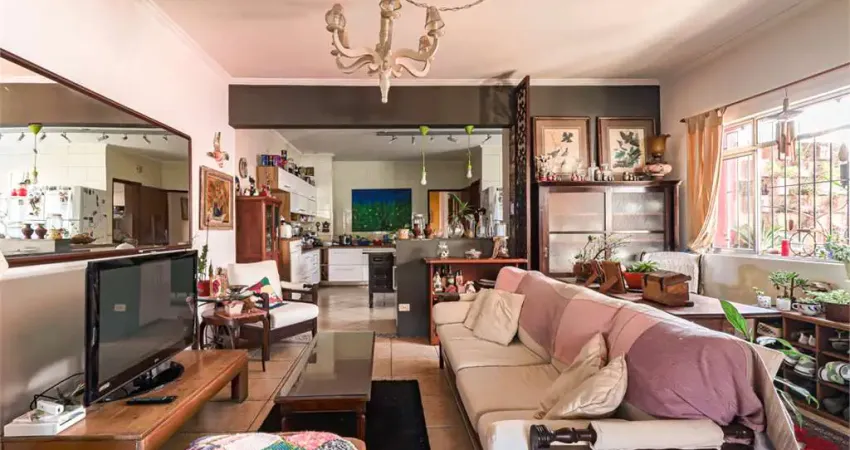 Casa à venda na região da Pompéia com 296m², 5 quartos e 4 vagas de garagem.