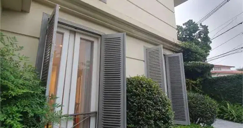 Casa Sobrado com 4 suítes Jardim Paulista