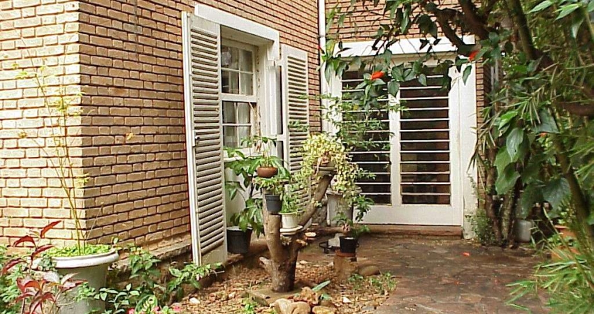 Casa de Vila, 3 quartos, 2 vagas, 338m² no Brooklin para reforma.