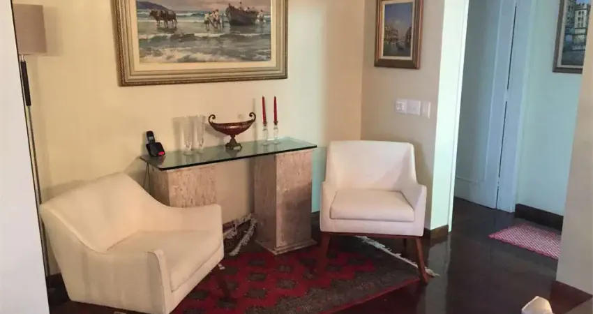 Próximo à paulista, apto reformado, com 204 m², 2 vagas, 3 dorm. ( suíte c/ closet)