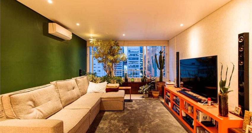 Apartamento venda Reformado Jardim Paulista, 2 Suítes, 3 salas e 2 Vagas