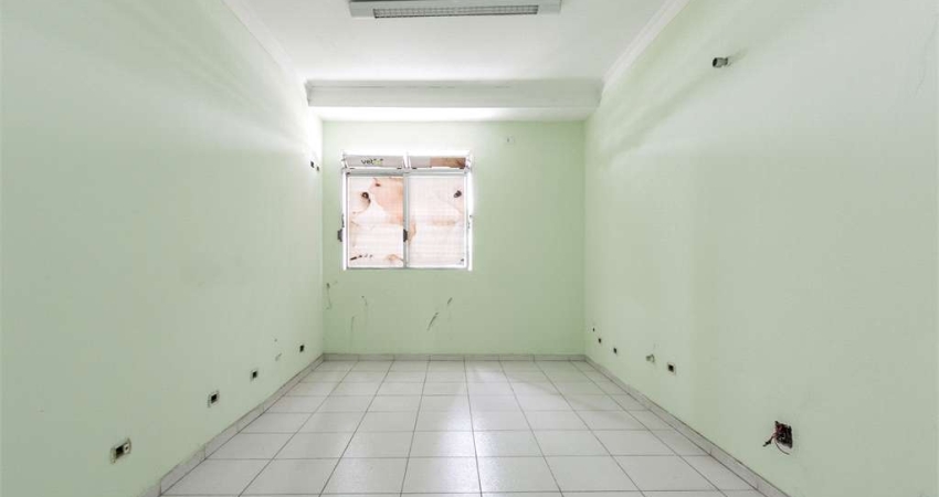 Sobrado para venda possui 372 metros quadrados com 16 quartos em Indianópolis - São Paulo - SP