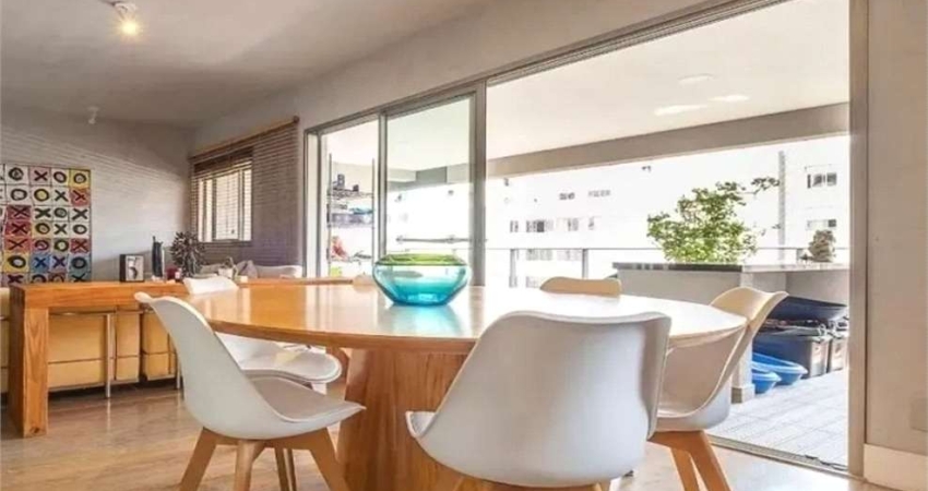 Apartamento na Vila Madalena 150², 3 suítes, 5 banheiros,2 salas e 2 vagas de garagem.