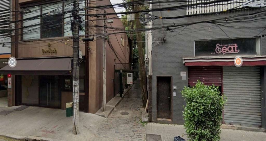 Sobrado Comercial de Vila localizado entre Itaim Bibi e Vila Nova Conceição. Investidor! Renda! Alugado!!