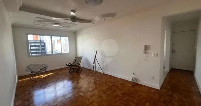 Apartamento reformado 100m2 com 2 dormitórios 2 banheiros e 1 vaga na oscar freire.
