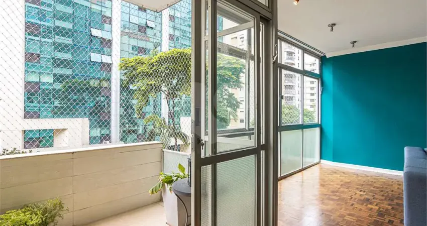 Apartamento reformado no Jardim Paulista