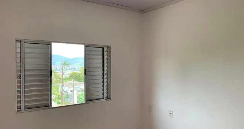 Casa de vila a venda, reformada com ótima localização. Agende uma visita!!
