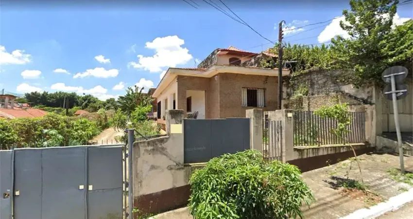 Excelente Oportunidade no Planalto Paulista. Área grande. Único na região para Reformar e Construir!