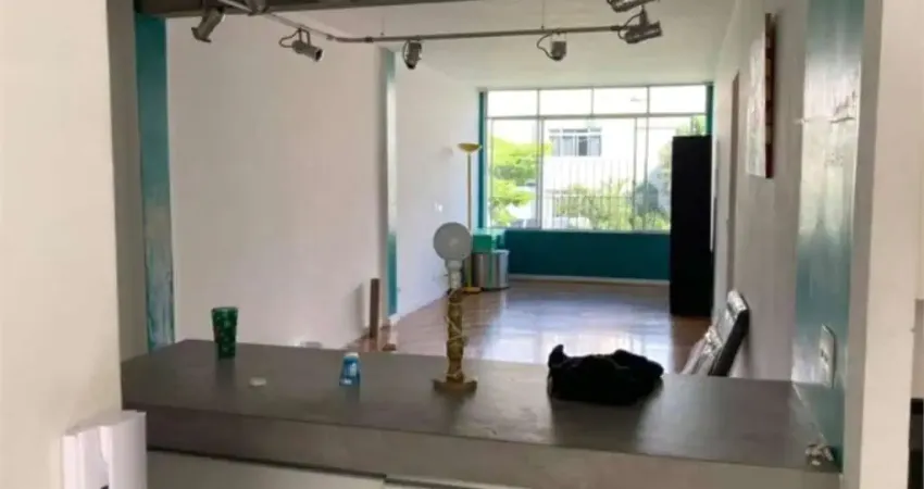 Apartamento à venda em Moema de 98m² com 2 dormitórios, 1 suíte e 1 vaga.