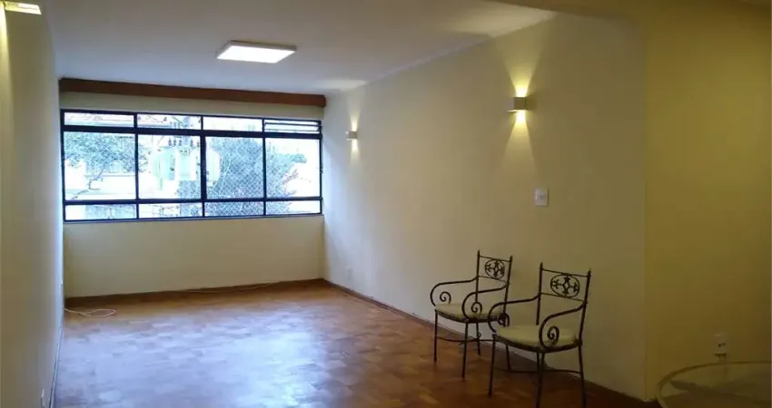 Apartamento de 112m2, 2 dormitórios, 2 vagas, próximo ao metrô Vergueiro, Aclimação.