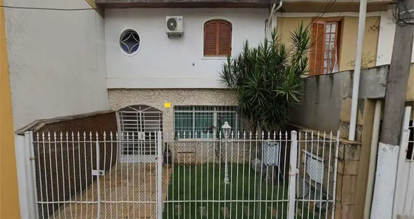 Casa Sobrado à Venda em rua sem saída e tranquila no Campo Belo com 3 dormitórios e 1 suíte. Venha Conhecer!!