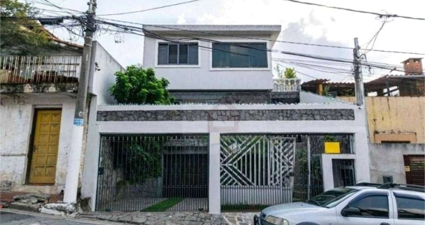 Sobrado no Jardim da Saúde para Família. Amplo com 3 dormitórios, suíte e espaço Gourmet! Venha conhecer.