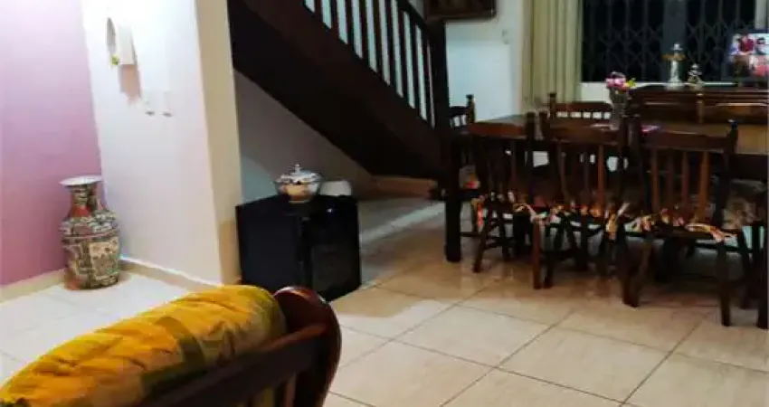 Sobrado na Vila Mariana - 3 dormitórios, 1 suíte, 4 vagas -187 m2 úteis, Próximo ao Ibirapuera!