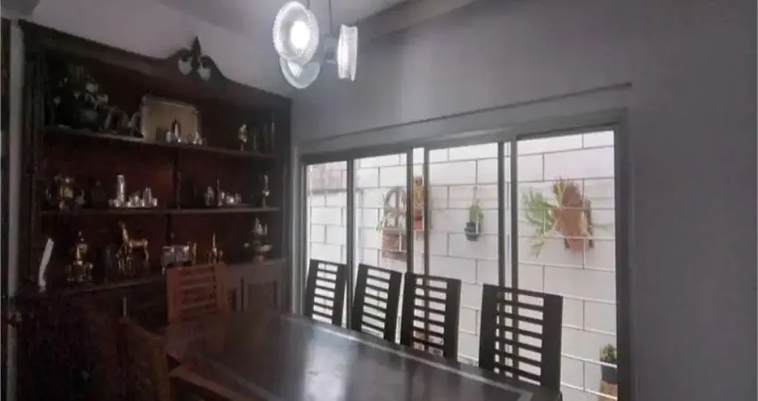 Casa tipo sobrado a Venda no Jardim Paulistano. 3 suites, 3 vgs!