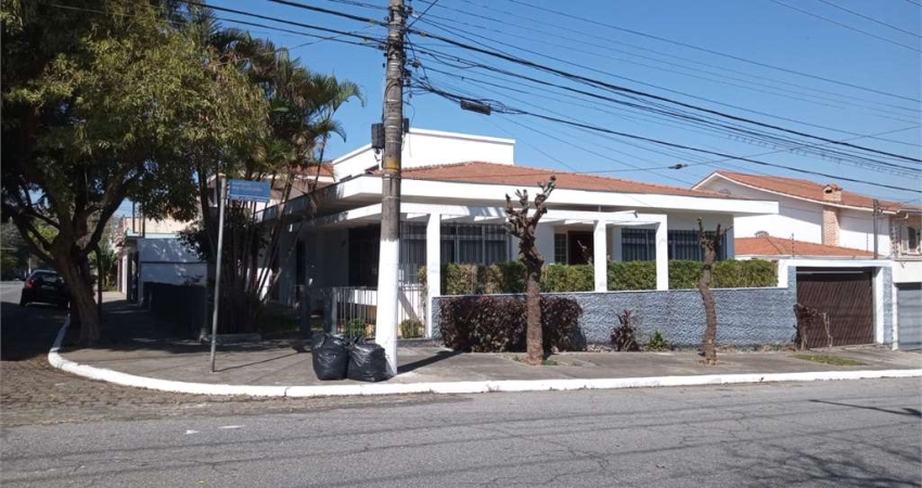 Casa térrea com 4 quartos, 2 suítes , 3 vagas