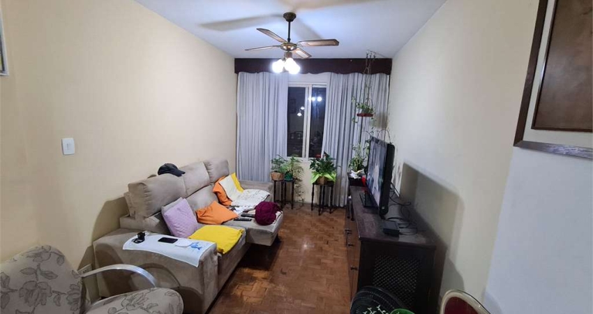 Apartamento 2 quartos , 1 vaga. a 230 metros da Estação Oscar Freire do metro.