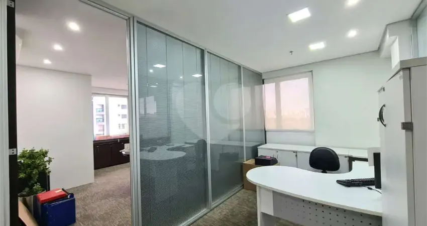 Sala comercial com 438,77m², 9 banheiros, 12 vagas, próximo ao metrô em moema.