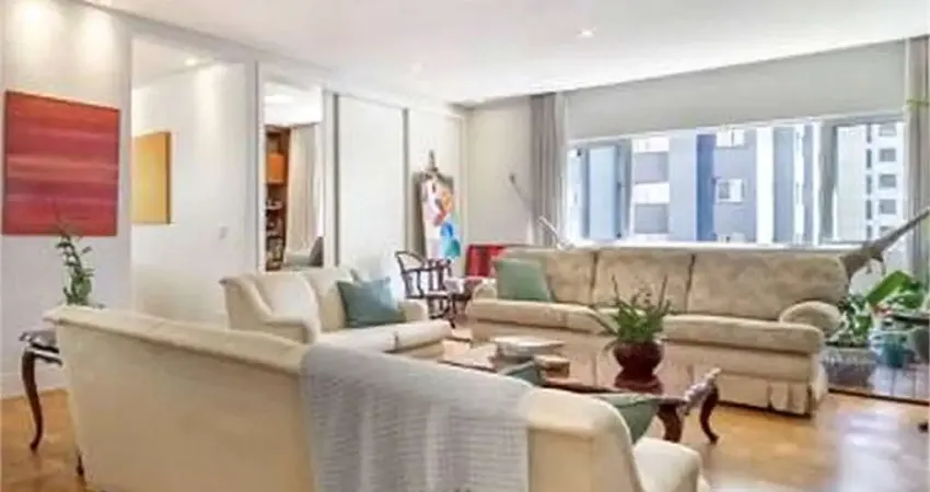 Apt de 200m2, reformado com 3 suites nos Jardins