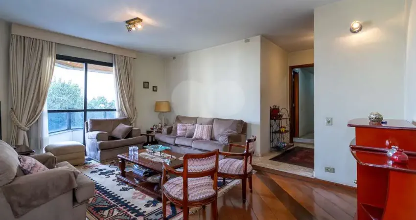 Venda apartamento de 200,30 m² com 3 suites e três vagas de garagem livres.