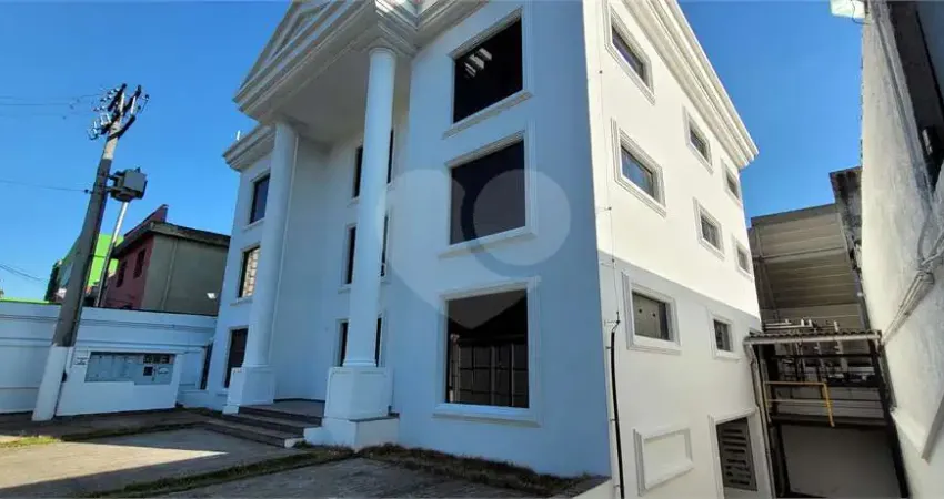 Imóvel comercial com fachada imponente, em localização privilegiada!