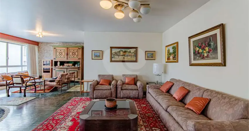 Apartamento 227m² à Venda no Itaim Bibi  com 1 Suíte, 3 Dormitórios Reformado e Pronto para Morar
