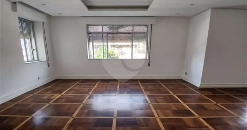 Apartamento na Bela Vista - 4 dormitórios, 1 suíte, 3 banheiros, 2 salas, cozinha e área de serviço