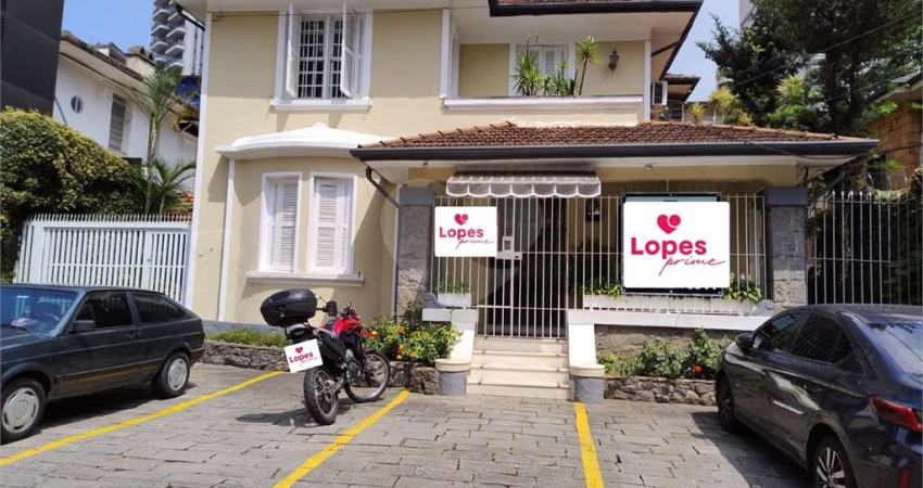 Excelente casa comercial no Pacaembu, Imperdível para sua moradia ou seu negócio.