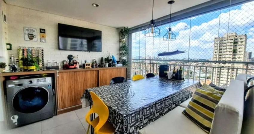 Apartamento com 2 dormitórios e 1 suíte na Saúde. Terraço amplo integrado com sala e cozinha!