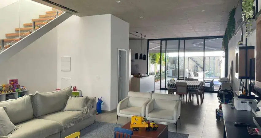 3 DORMITÓRIOS 3 SUÍTES 2 VAGAS LINDA CASA EM MOEMA REFORMADA E MODERNIZADA