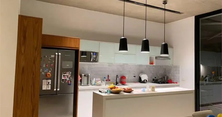 3 dormitórios 3 suítes 2 vagas linda casa em moema reformada e modernizada