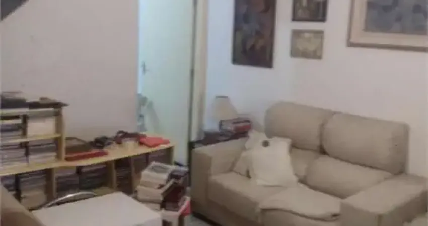 2 Casas  próximo metro