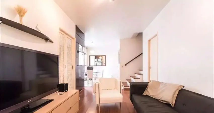 Apartamento duplex totalmente mobiliado, 2 suítes, 1 vaga, próximo metro moema