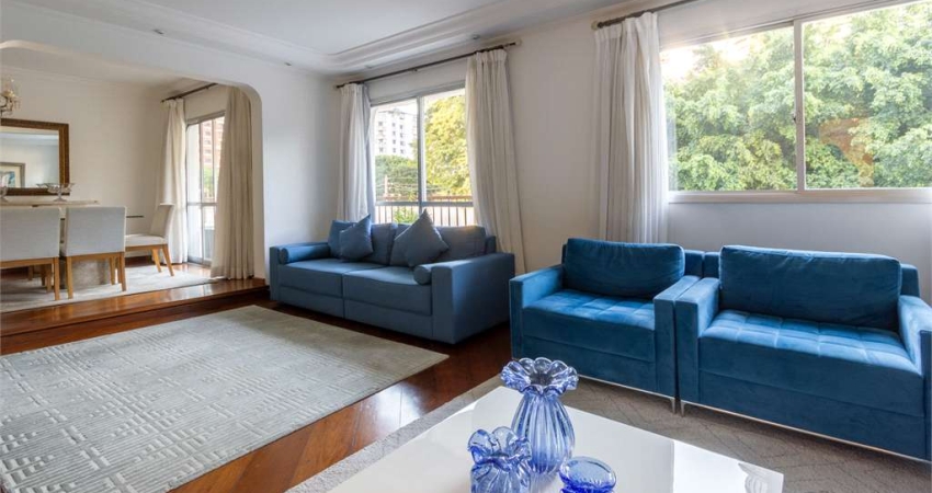 Apartamento com 4 dormitórios, 2 suítes, 2 vagas a venda no Campo Belo.