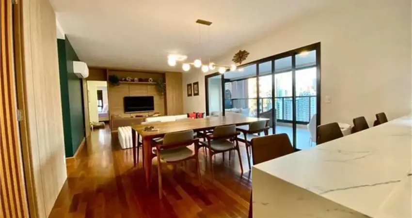 Apartamento à venda na aclimação com 3 suítes, 2 vagas, lazer!