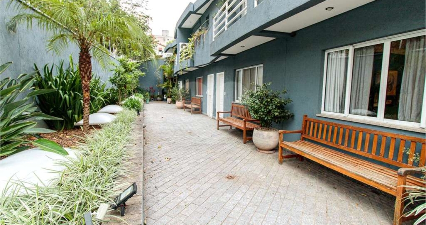 Perdizes! Imperdível Casa de condomínio. 3 dorms, suite e 3 vagas. Próx. ao metrô Vila Madalena