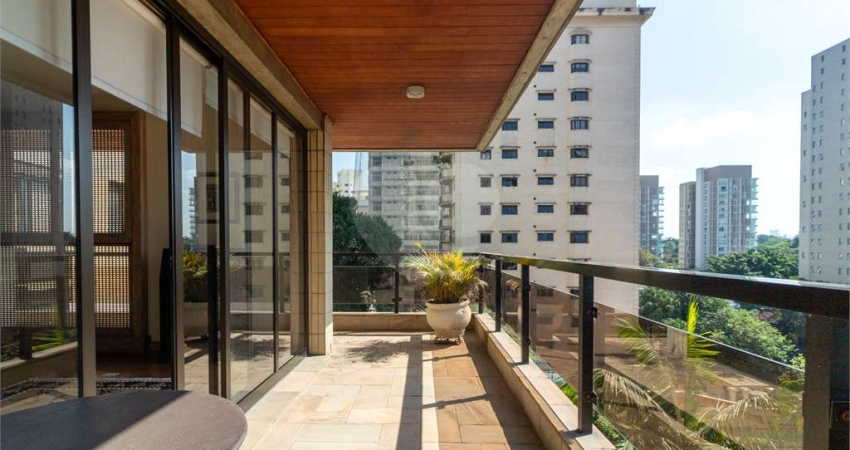 Apartamento à Venda em Moema Passáros - 211m² com 3 Suítes e 3 Vagas