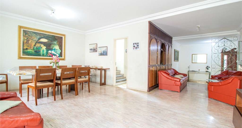 SOBRADO NO PLANALTO PAULISTA 225 M² 3 QUARTOS 1 SUÍTE E 2 VAGAS