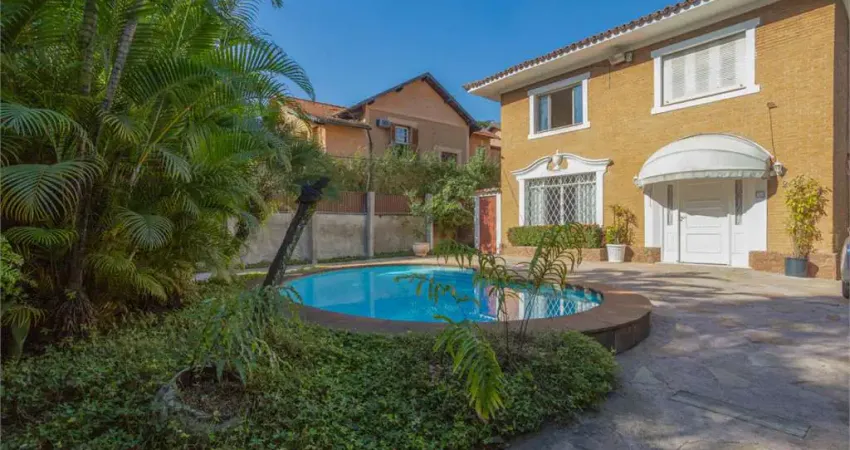 Casa com 4 dormitórios  a venda em Alto de Pinheiros.
