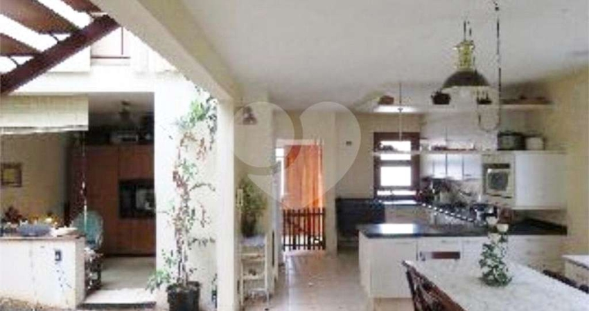 Sobrado à venda no Planalto Paulista c/300 m2 - 4 Quarto/1 Suíte/3 Vagas na garagem - Metrô S.Judas