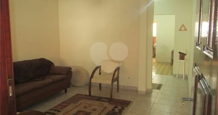 Casa à venda com localização privilegiada próxima à Vila Mariana